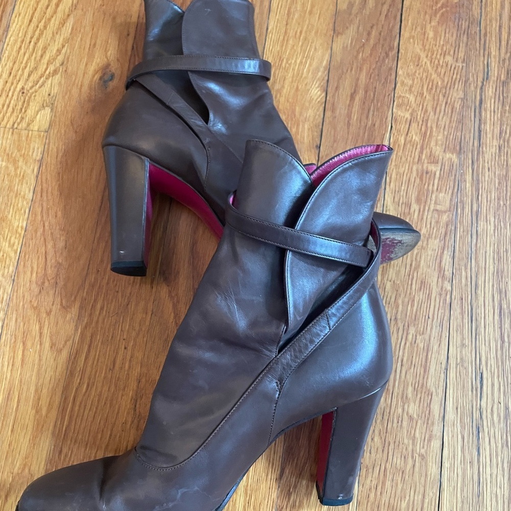 Elegant Brown Emmanuel Ungaro Leather Ankle Boots - Picture 2 of 6